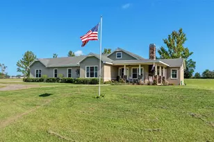 36431 Florrie Mae Ln, Dade City, FL 33523 - Photo 1