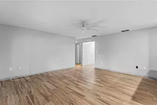 1930 High Glen Ct S, Lakeland, FL 33813 - Photo 5