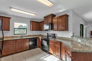 2447 Torrens Dr, Lakeland, FL 33805 - Photo 7