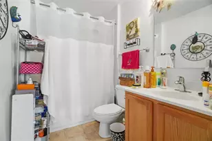 9848 Ashburn Lake Dr, Tampa, FL 33610 - Photo 11