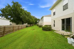 9848 Ashburn Lake Dr, Tampa, FL 33610 - Photo 15