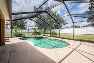 6331 Alamanda Hills Dr, Lakeland, FL 33813 - Photo 9