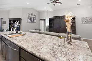 931 Pearly Ridge Ln, Lakeland, FL 33809 - Photo 9