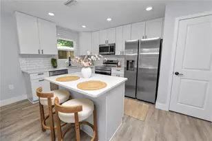 521 Skyline Dr E, Lakeland, FL 33801 - Photo 13