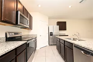2548 Ryland Falls Dr, Lakeland, FL 33811 - Photo 9