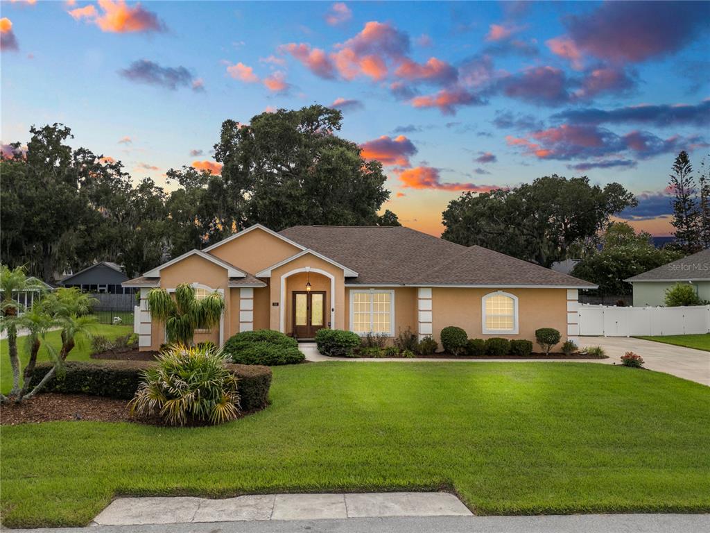318 Hamilton Shores Dr NE - 318 Hamilton Shores Dr NE, Winter Haven, FL 33881 Luxury Property | Jose Angel Pina