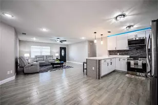 2250 Maple Hl Dr, Lakeland, FL 33811 - Photo 11