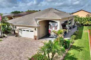 416 Motorcoach Dr S, Polk City, FL 33868 - Photo 3