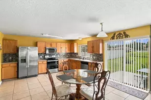 7517 Hunters Greene Cir, Lakeland, FL 33810 - Photo 9