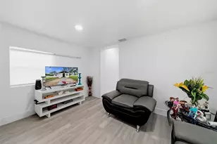 10124 N Hyacinth Ave, Tampa, FL 33612 - Photo 15