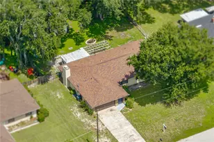 124 N Pointe Dr, Auburndale, FL 33823 - Photo 3
