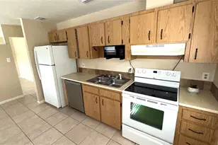 215 E Hibiscus Dr, Lakeland, FL 33803 - Photo 5
