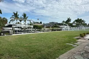 524 68th St, Holmes Beach, FL 34217 - Photo 3