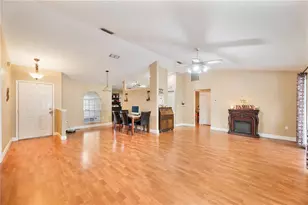 7512 Floral Cir E, Lakeland, FL 33810 - Photo 7