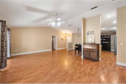 7512 Floral Circle E, Lakeland, FL 33810 - Photo 9