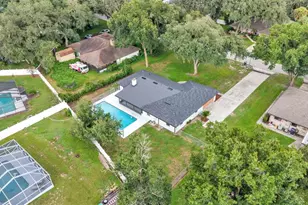 1100 Hammock Shade Dr, Lakeland, FL 33809 - Photo 3