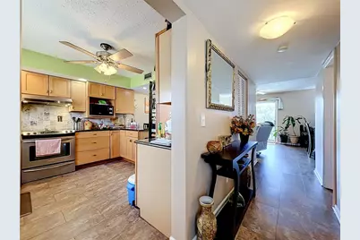 6305 Newtown Circle #5B4, Tampa, FL 33615 - Photo 3