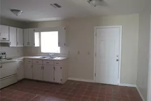 750 Fox Lake Dr, Lakeland, FL 33809 - Photo 5