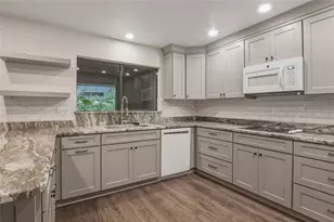6678 Trail Ridge Dr, Lakeland, FL 33813 - Photo 9