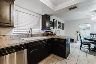 1006 Buttercup Dr, Lakeland, FL 33801 - Photo 7