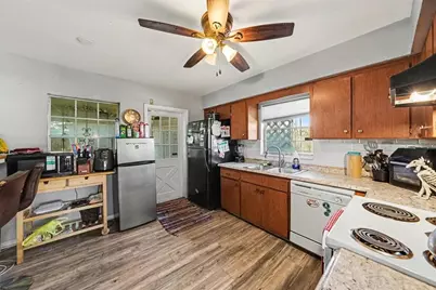 7145 Wrenwood Circle, Tampa, FL 33617 - Photo 9