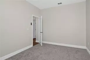 2468 Ladoga Dr, Lakeland, FL 33805 - Photo 9