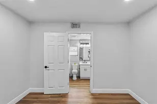 211 W Valencia St, Lakeland, FL 33805 - Photo 17