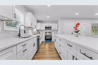211 W Valencia Street, Lakeland, FL 33805 - Photo 9