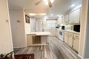 310 Martin Dr, Lakeland, FL 33809 - Photo 5