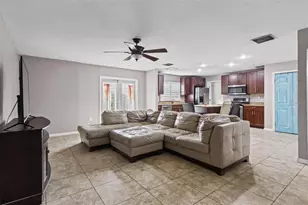 3636 Dovetail Ln N, Lakeland, FL 33812 - Photo 3