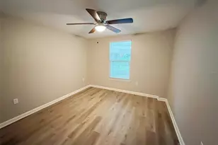 1617 Mockingbird Ln, Lakeland, FL 33801 - Photo 9