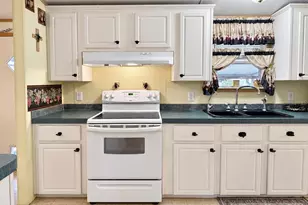8335 Mitchall Dr, Lakeland, FL 33809 - Photo 9
