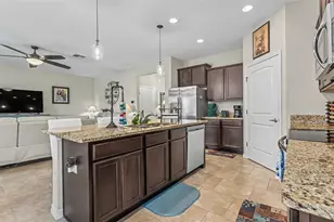 2595 Canyon Crest Dr, Lakeland, FL 33811 - Photo 7