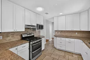 2140 Creek Side Dr, Lakeland, FL 33811 - Photo 15