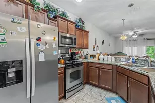 4069 Shadetree Ln, Lakeland, FL 33812 - Photo 9