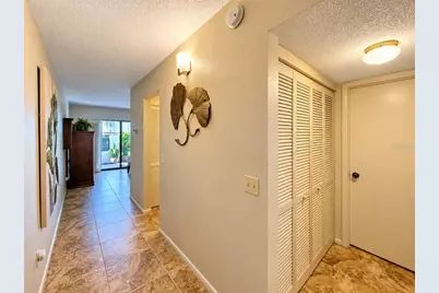 2132 Lakewood Club Drive S #8B, Saint Petersburg, FL 33712 - Photo 13