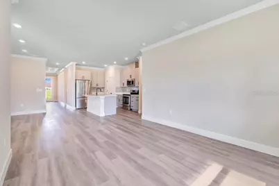2203 W Lowry Avenue, Plant City, FL 33563 - Photo 9