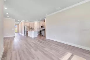 2203 W Lowry Ave, Plant City, FL 33563 - Photo 9