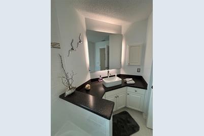 1332 Capri Isles Boulevard, Venice, FL 34292 - Photo 17