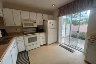 338 Cerromar Way N, Venice, FL 34293 - Photo 11