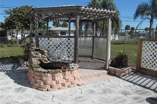 565 Shamrock Blvd - Photo 11