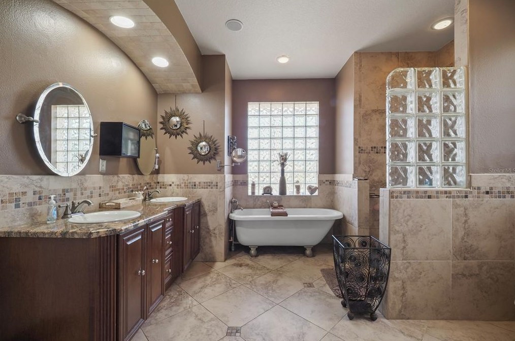 515 Bayside Way, Nokomis FL 34275-3457 exterior