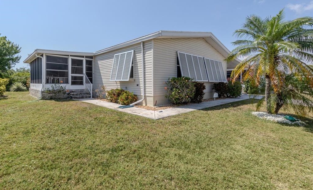595 Portside Dr, Venice FL  34287-6514 exterior