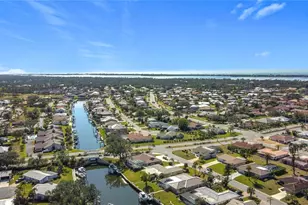 4 Windsor Dr, Englewood, FL 34223 - Photo 9