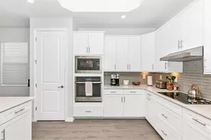 17672 Santorini Ct, Venice, FL 34293 - Photo 13