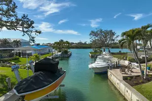 641 Bayshore Rd, Nokomis, FL 34275 - Photo 25