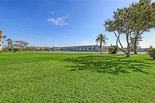 3845 Lake Bayshore Dr, Bradenton, FL 34205 - Photo 25