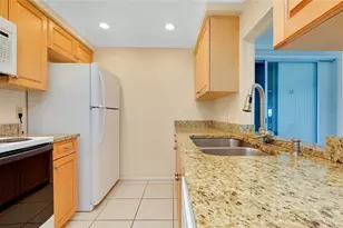 595 Circlewood Dr, Venice, FL 34293 - Photo 9