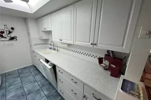 612 Bird Bay Dr S, Venice, FL 34285 - Photo 9