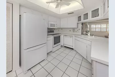 528 W Venice Avenue #1, Venice, FL 34285 - Photo 9